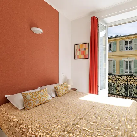 Sunny, Central,balcony, Steps Away From Sea Front 니스