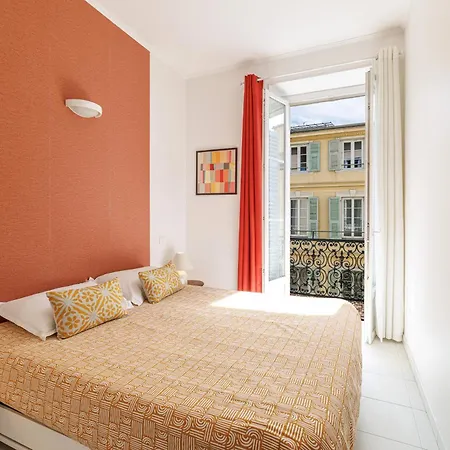Sunny, Central,balcony, Steps Away From Sea Front 니스