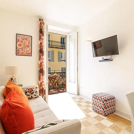 Sunny, Central,balcony, Steps Away From Sea Front *