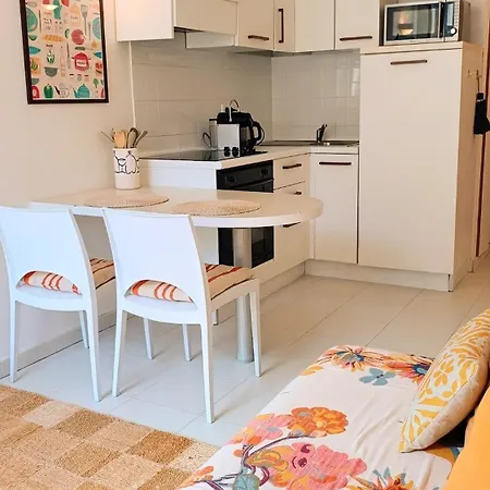 아파트 Sunny, Central,balcony, Steps Away From Sea Front *
