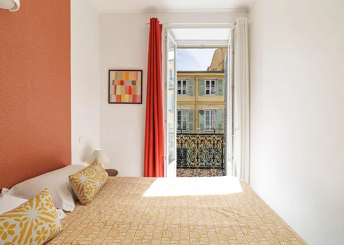 Sunny, Central,balcony, Steps Away From Sea Front Nice