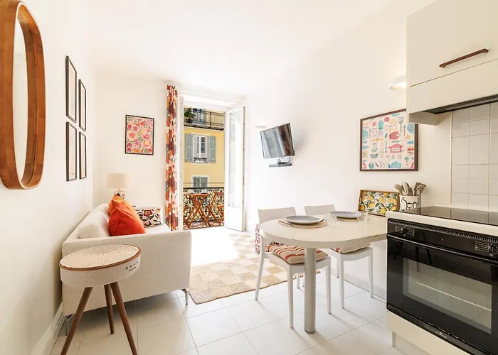 Apartman Sunny, Central,balcony, Steps Away From Sea Front Nizza