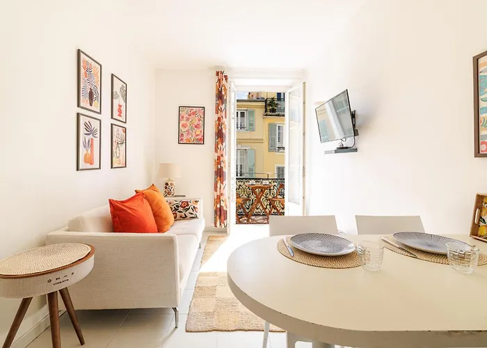 Sunny, Central,balcony, Steps Away From Sea Front Apartman *