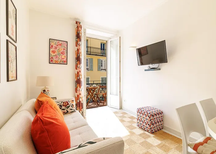 Sunny, Central,balcony, Steps Away From Sea Front *