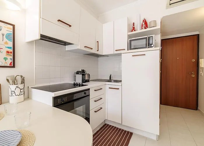 Apartman Sunny, Central,balcony, Steps Away From Sea Front